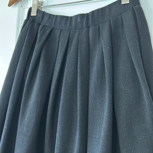 St. John Collection by Marie Grey Pleated Knit Skirt w POCKETS Black Size 8 - Picture 3 of 11
